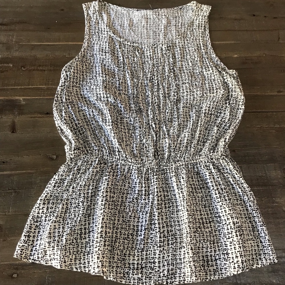 Super cute top! No label or tags! 15.00!!